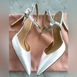 Here comes the bride! Stuart Weizman Gemcut 100 size 8. Worn just to try on